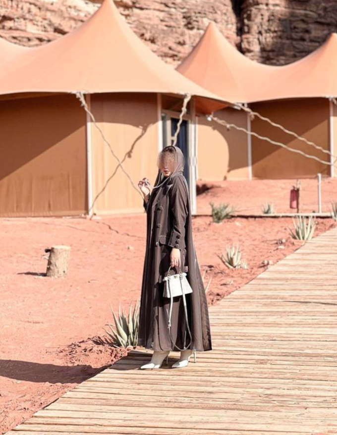 Grey Velvet Blazer Laced from behind and sides comes with a sleevless inner dress